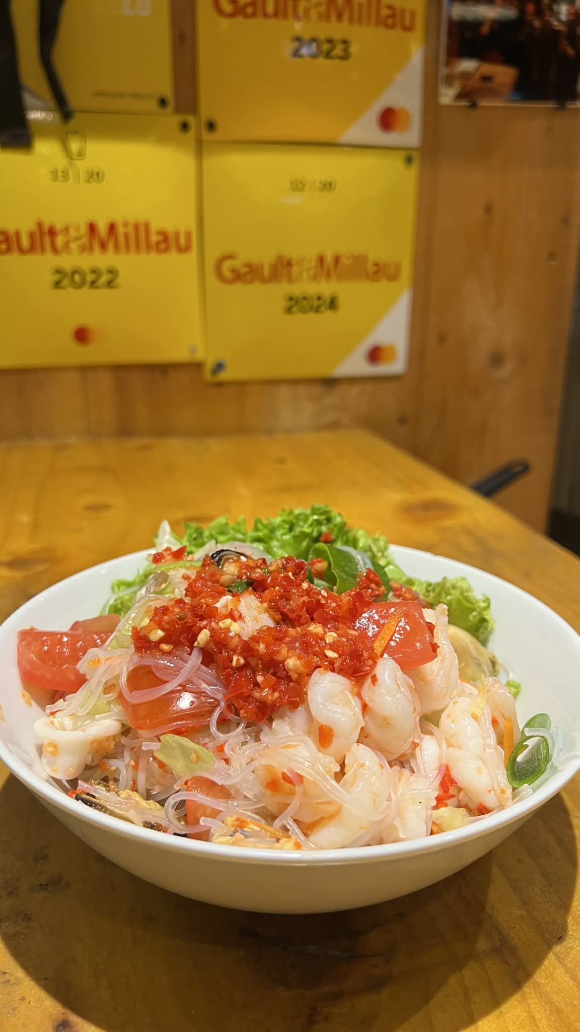 Thaise zeevruchtensalade met glasnoedels